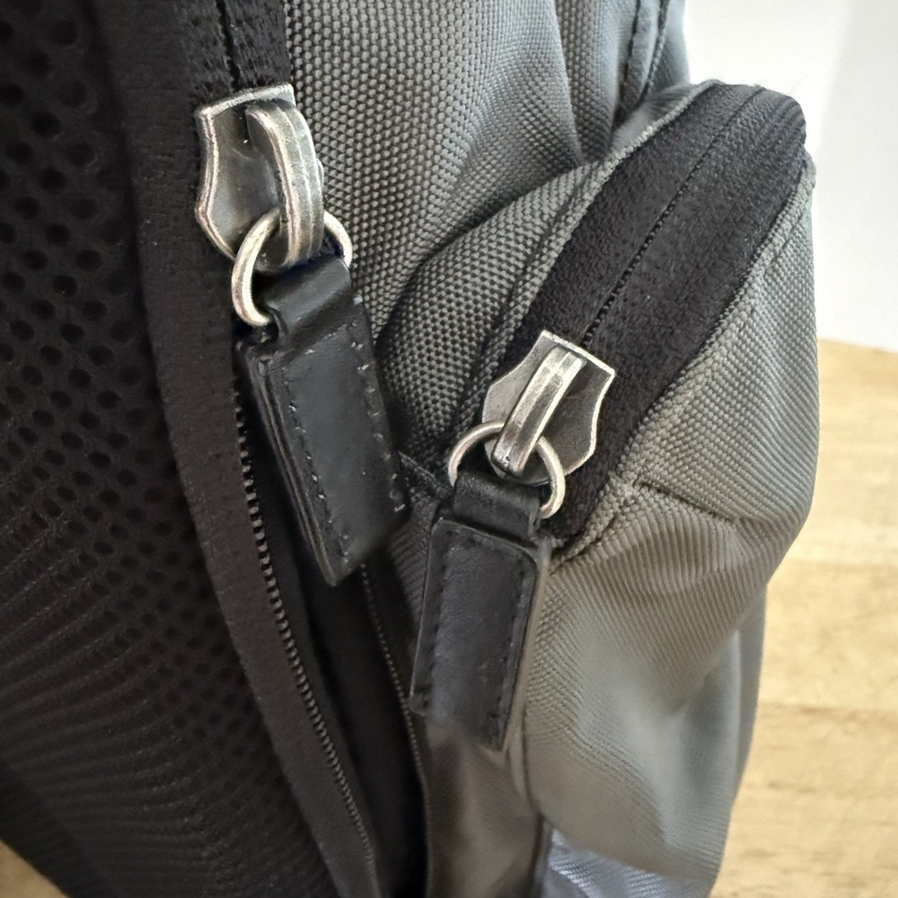 Coach Voyager Bleck/Gray Nylon & Leather Backpack F70574 READ NEEDS REPAIR - Picture 15 of 16